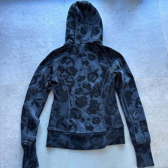 Lululemon Scuba Hoodie Womens 2 Blue Floral Embroidered Panel Athleasure Zip EUC - Picture 11 of 13